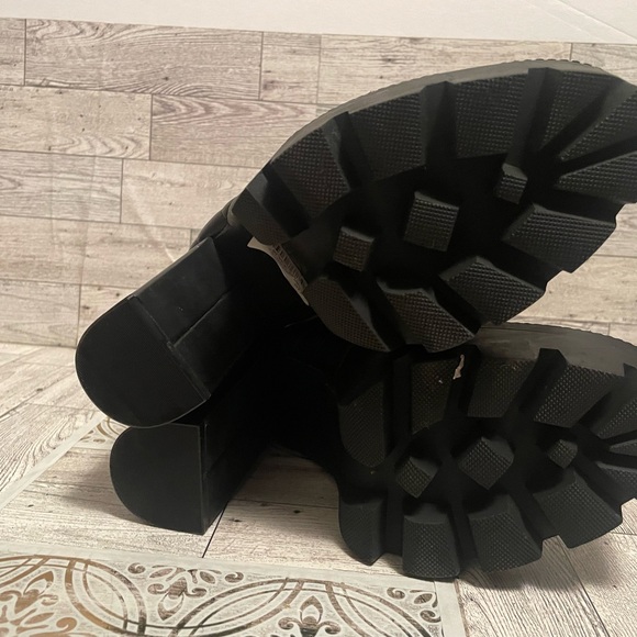 Rouge helium tall black boots - Picture 4 of 4